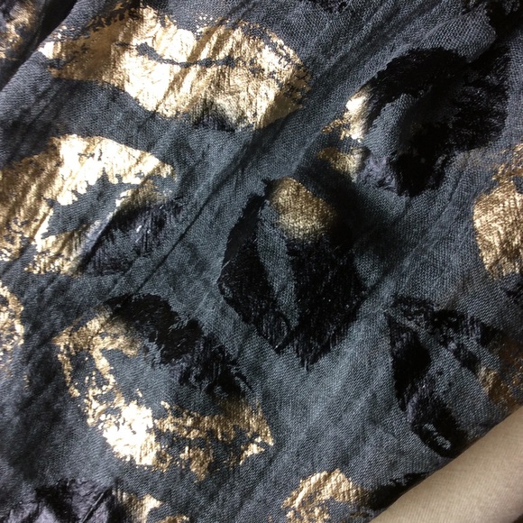 Infinity Scarf in Black, Gray, & Gold Lip Motif! - Picture 3 of 4
